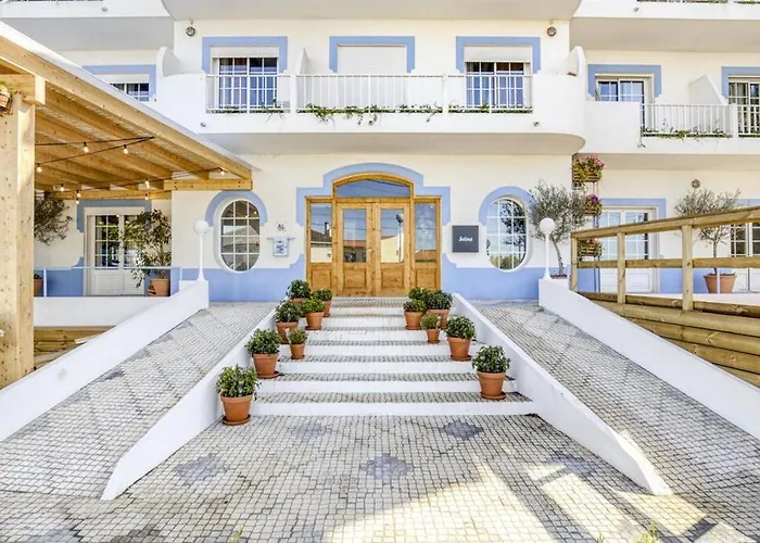 Hotel Malacuna Peniche 3*